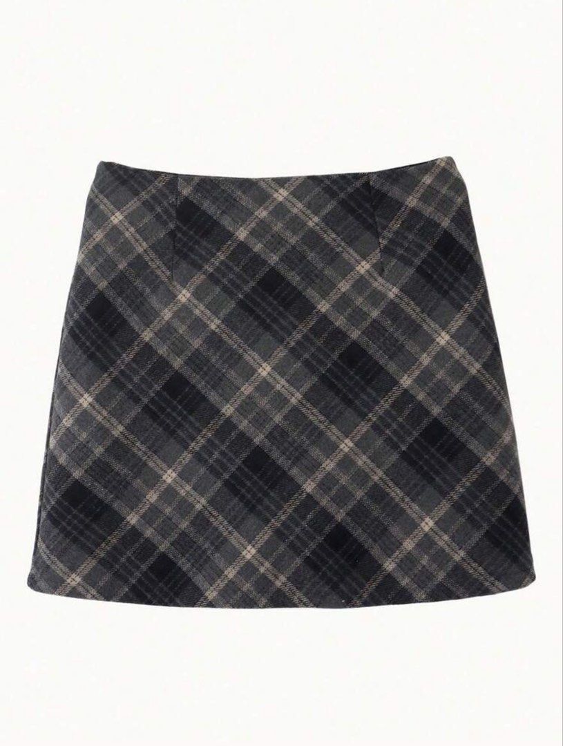 Plaid Mini Skirt (Category: Skirts) located in Paranaque City. Submitted by simplylizzy (Listing ID 1461755680, Image 1). Description: - plaid mini skirt in grey - used only once, see photo 🙂 ✅ As described and shown in photos. Please review all photos and the description before offering. Feel free to ask for more photos or details, happy to send. All sales are final. .