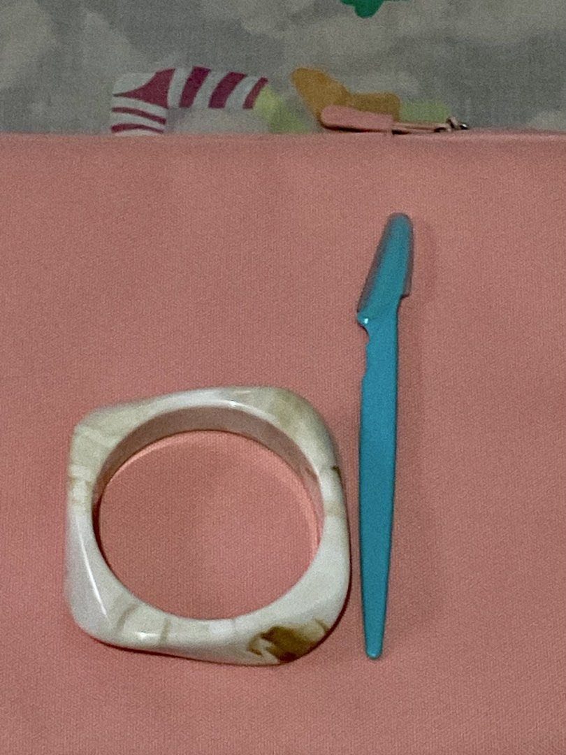 Plastic Bangles Bracelet (Category: Bracelets) located in Marikina City. Submitted by itsquake (Listing ID 1461789345, Image 3). Description: Good condition Good as new Heavy plastic.