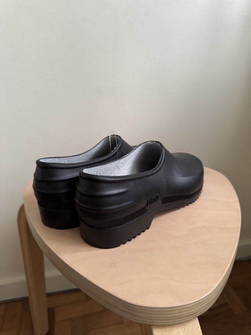 Plasticana Gardana Clogs Noir 38 (Category: Casual Shoes) located in Quezon City. Submitted by raremountain.19d94e (Listing ID 1461792752, Image 3). Description: Size EU 38 Brand new. Add shipping fee. .