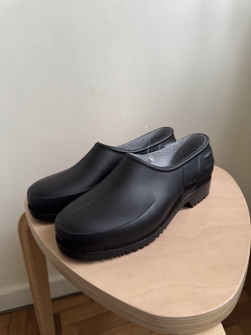 Plasticana Gardana Clogs Noir 38 (Category: Casual Shoes) located in Quezon City. Submitted by raremountain.19d94e (Listing ID 1461792752, Image 2). Description: Size EU 38 Brand new. Add shipping fee. .