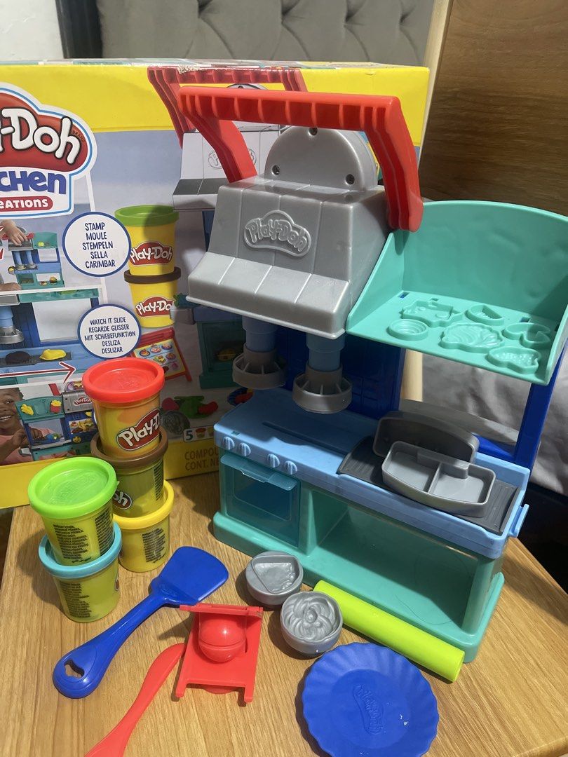 Play-Doh Kitchen Creations (Category: Kids Toys) located in Pasig City. Submitted by kambalkulit (Listing ID 1461631398, Image 2). Description: Clay’s included.