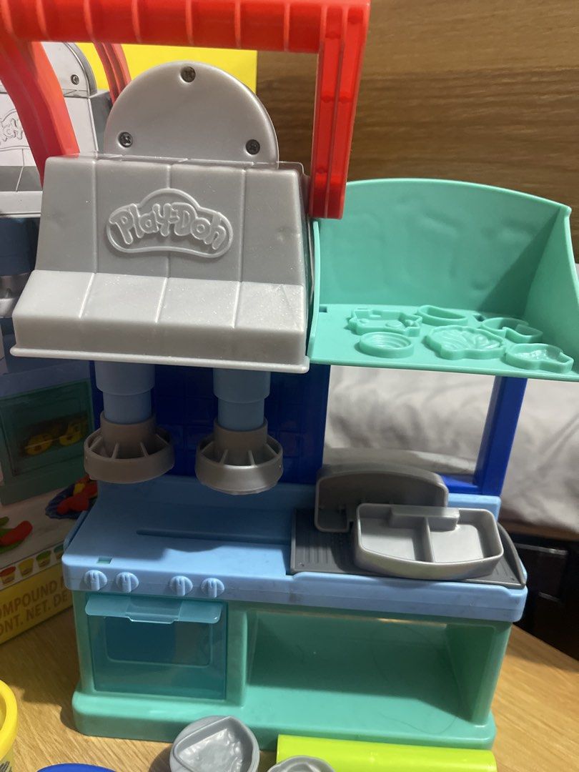Play-Doh Kitchen Creations (Category: Kids Toys) located in Pasig City. Submitted by kambalkulit (Listing ID 1461631398, Image 3). Description: Clay’s included.