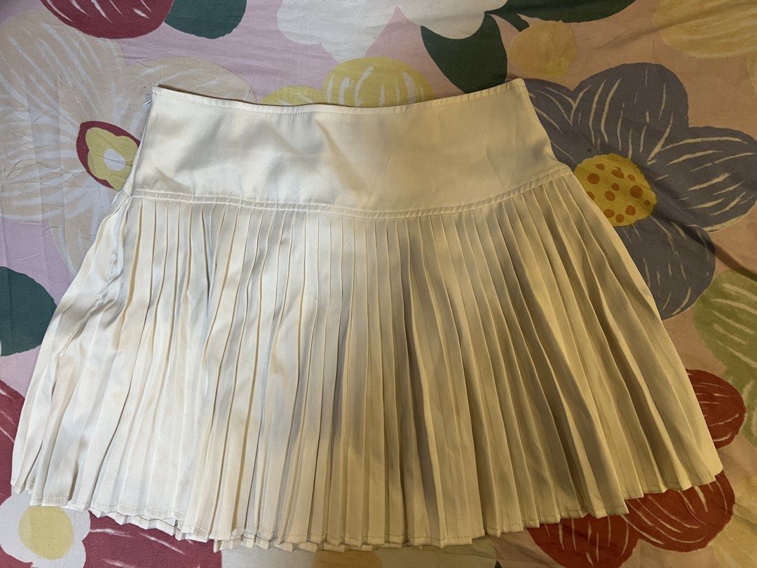 Pleated Skirt (Category: Skirts) located in Romblon. Submitted by justjdeclutters (Listing ID 1461566085, Image 2). Description: Black skort - Size XS ₱150 Gray skort - Size S ₱350 White skirt - Size M ₱250 These skirts were only worn once for travel and are still in very good condition. .