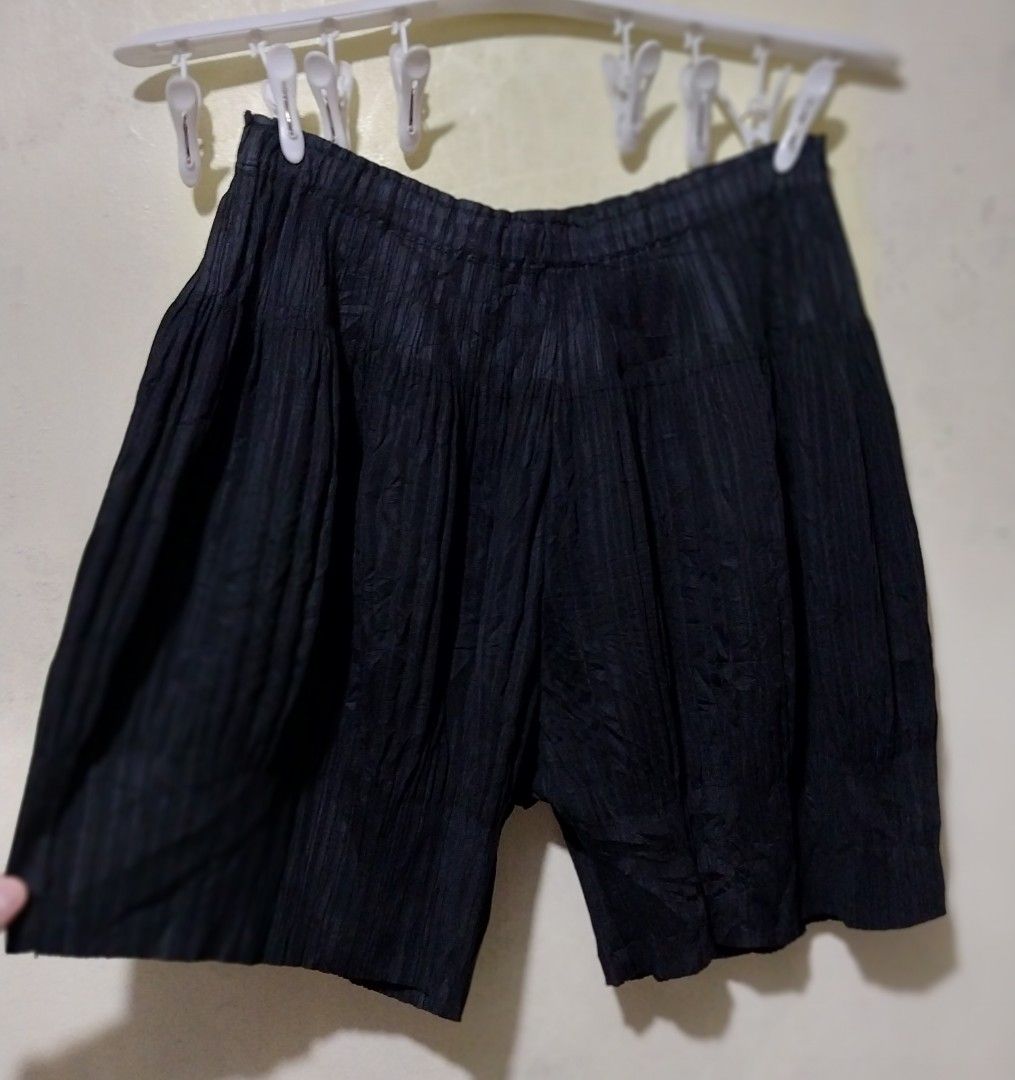 Pleats please alternative black pleated shorts (Category: Shorts) located in Manila. Submitted by PrinceDani.Clothing (Listing ID 1461638592, Image 2). Description: pleats please alternative black pleated shorts size 26-32in waist 16in length excellent condition .