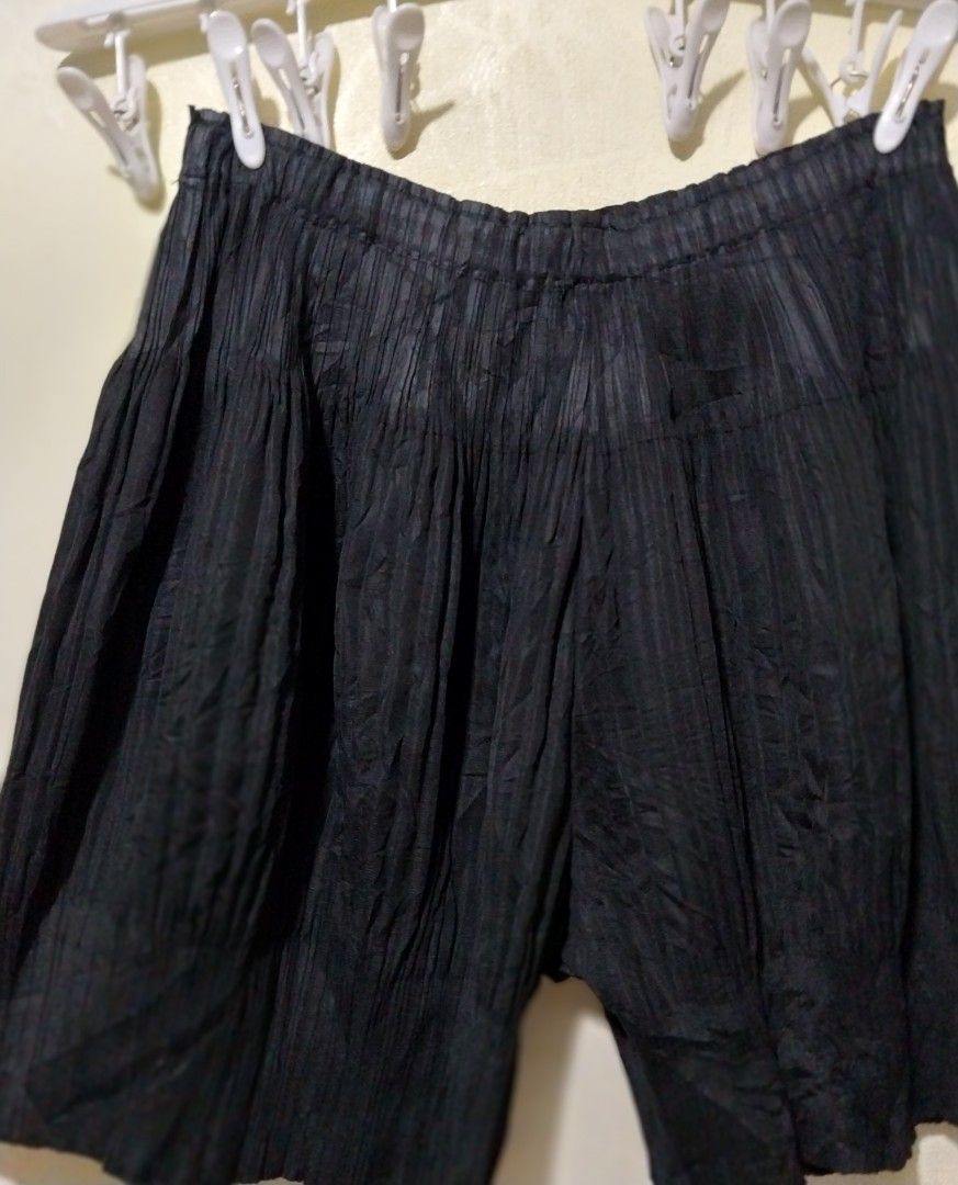Pleats please alternative black pleated shorts (Category: Shorts) located in Manila. Submitted by PrinceDani.Clothing (Listing ID 1461638592, Image 3). Description: pleats please alternative black pleated shorts size 26-32in waist 16in length excellent condition .