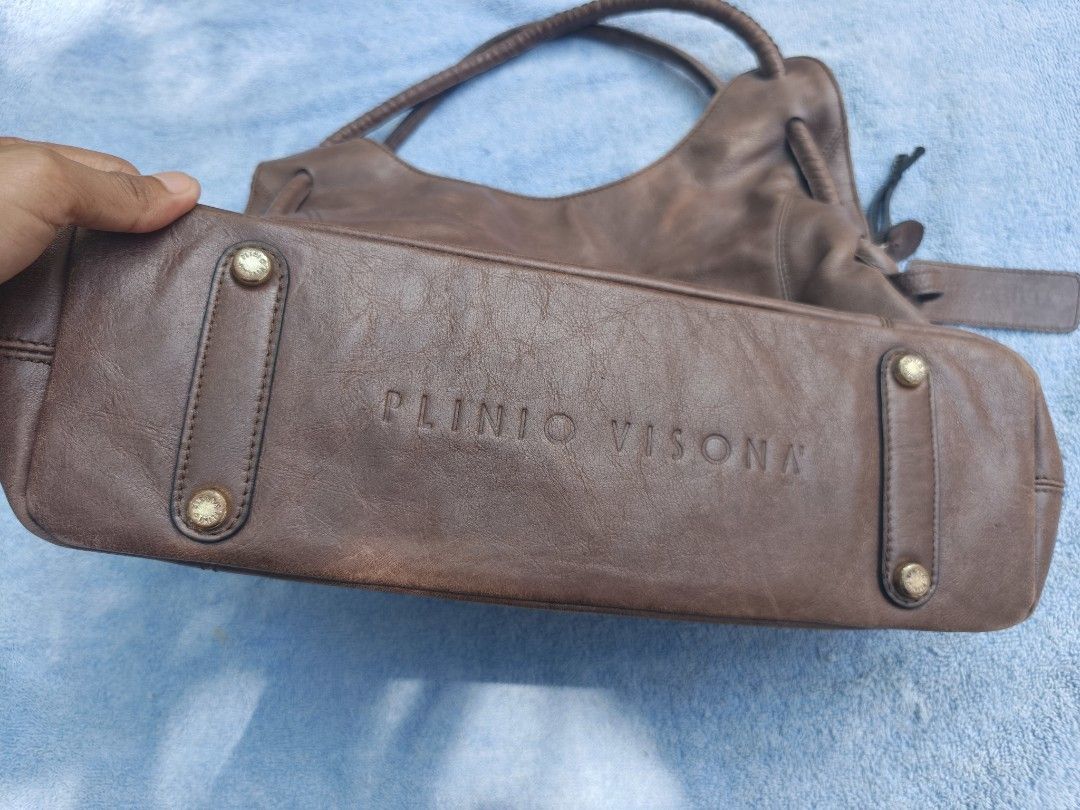 Plinio Visonà bag (Category: Luxury Bags & Wallets) located in Santa Cruz. Submitted by lesterpogs30 (Listing ID 1461700559, Image 2). Description: Vintage Plinio Visonà Bag Made in Italy❗ Excellent condition No issue Genuine leather 🤝.