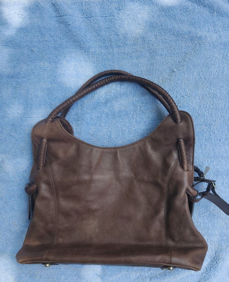 Plinio Visonà bag (Category: Luxury Bags & Wallets) located in Santa Cruz. Submitted by lesterpogs30 (Listing ID 1461700559, Image 3). Description: Vintage Plinio Visonà Bag Made in Italy❗ Excellent condition No issue Genuine leather 🤝.