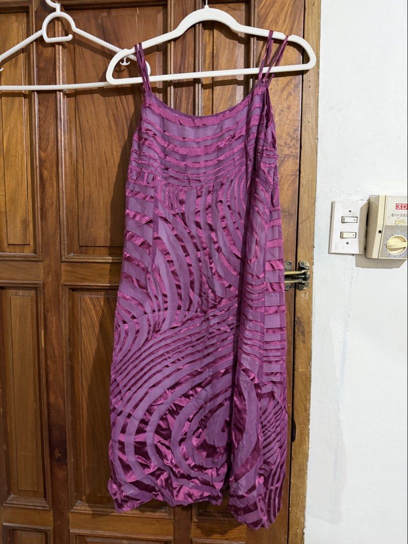 Plum spiral wavy design shift dress (Category: Dresses) located in Quezon City. Submitted by latiendadejaye (Listing ID 1461625617, Image 2). Description: Free size, can fit size M-L Very interesting design, with double strap and lining inside In good condition, never worn except to try it on. MOP: BPI, Gcash, Maya RFS: cleaning out my closet.