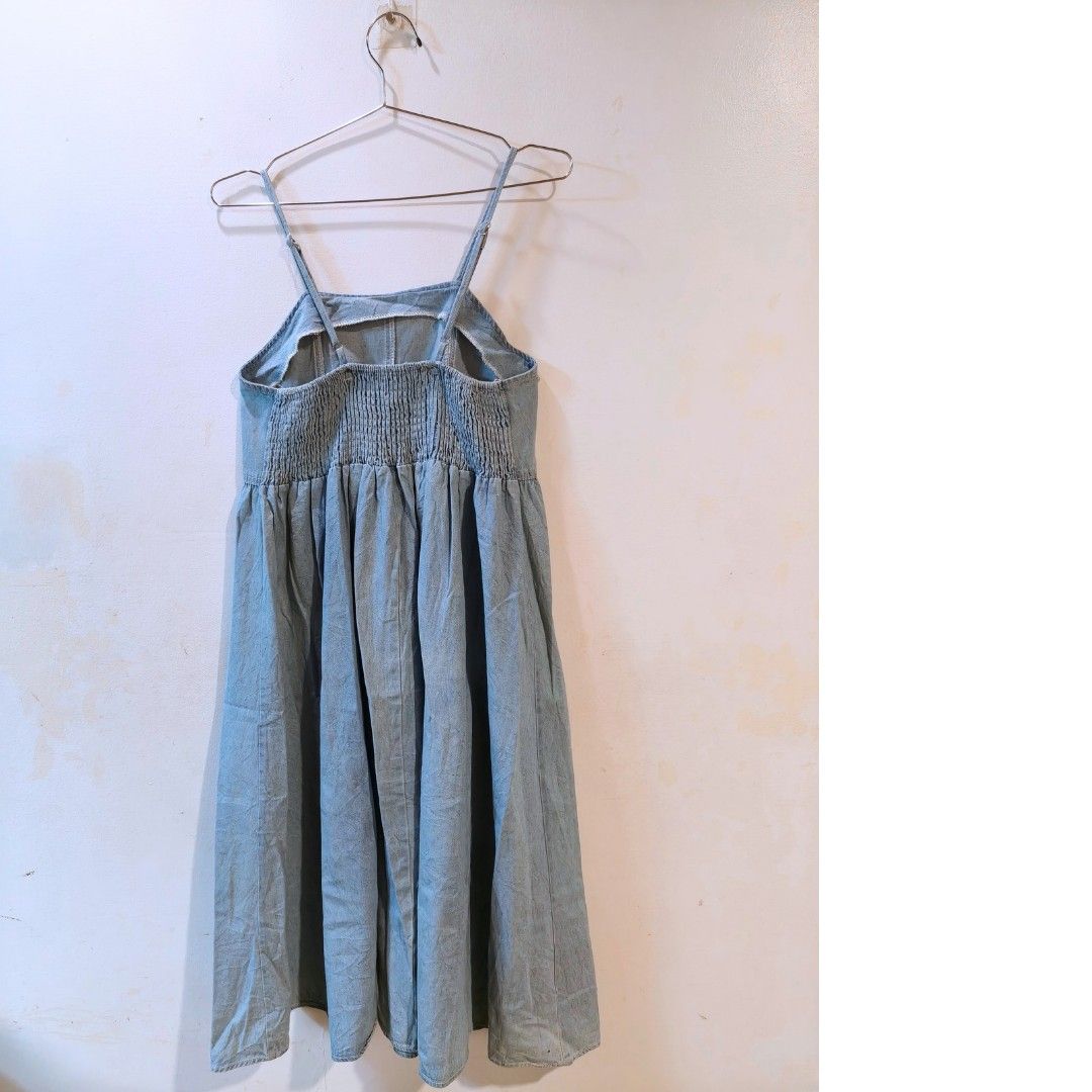 PLUS SIZE SLEEVELESS DENIM DRESS (Category: Dresses) located in Quezon City. Submitted by trendyretro (Listing ID 1461657298, Image 2). Description: worn only once Looks 💯 Brand new Smocked (garterized) back Thick denim adjustable strap.