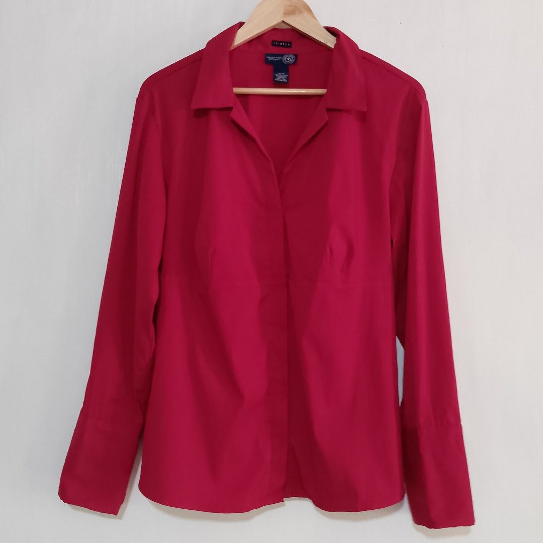 Plus Size Venezia Red Button Down Blouse (Category: Blouses) located in Tuguegarao City. Submitted by thriftedtreasures101.1 (Listing ID 1461794346, Image 3). Description: 90s/Y2K vintage era. Great blouse for formal, casual or holiday wear. Has nice cuffs. Slightly used, in very good condition. Color may vary due to lighting. Size 14/16 on tag or a size XL/1X plus size. ‎ ‎📍 Location: Cagayan Valley ‎👛 MOP: Maya/GCash ‎🛵 Shipping: J&T (SF c/o