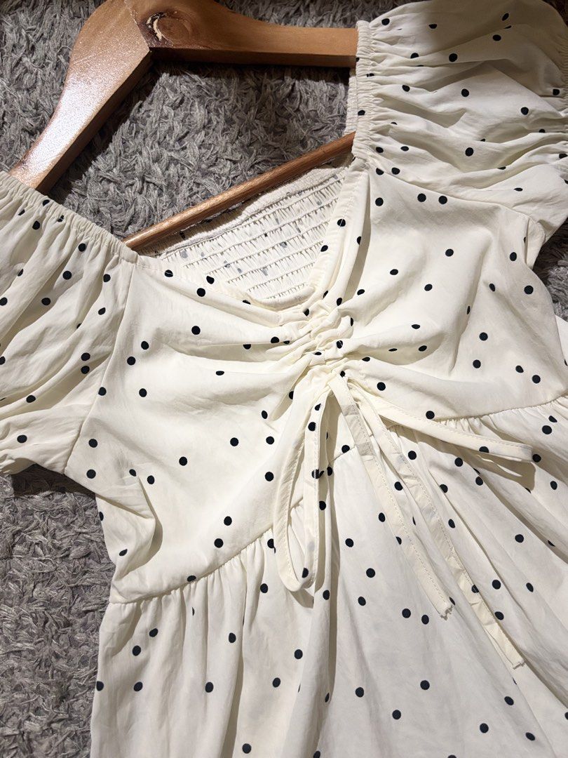 polka-dot puff-sleeve peplum top (Category: Blouses) located in Manila. Submitted by kattlacsamana (Listing ID 1461744115, Image 2). Description: For sale cream polka-dot puff-sleeve peplum top featuring center ruching and front tie details With tag/ So pretty in actual Size: S-M .