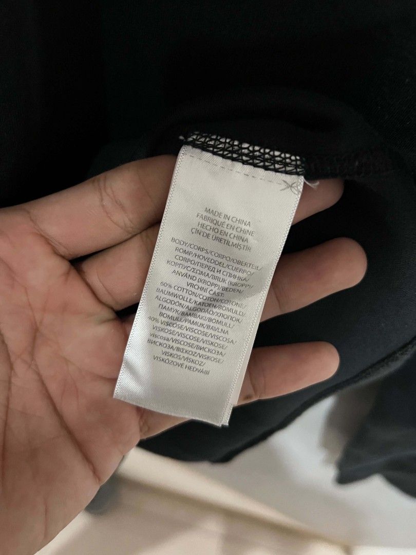 Polo Ralph Lauren Black Sweatshirt Size S (Category: Coats, Jackets and Outerwear) located in Dumangas. Submitted by realthriftttt (Listing ID 1461644953, Image 3). Description: - Brand: Polo Ralph Lauren - Color: Black - Size: S - Material: 60% Cotton, 40% Viscose - Origin: Made in China - Features: Comfortable, classic design - Ideal for: Casual wear.