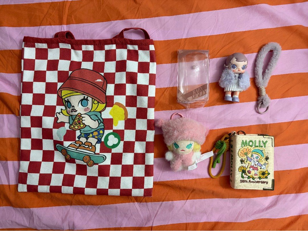 popmart molly set (Category: Designer & Blind Box Toys) located in Las Pinas. Submitted by jellybeans45 (Listing ID 1461747872, Image 1). Description: sold as a set no box included slight discoloration on the purple figurine strap .