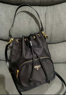 (Category: ) located in . Submitted by luxxechic (Listing ID 1461699367, Image 1). Description: .