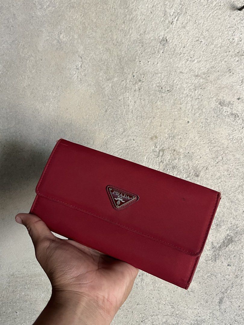Prada Maroon Wallet (Category: Wallets & Card holders) located in Adams. Submitted by princess.maggie (Listing ID 1461691615, Image 1). Description: - good condition - ukay source - check pics for issue.