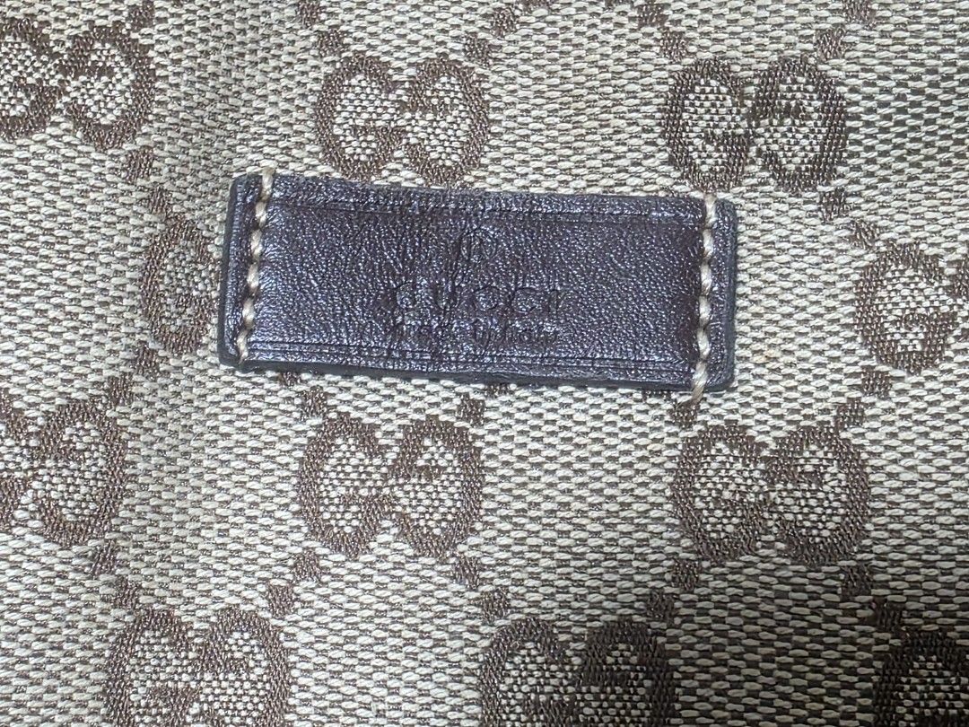 PRE-LOVED GUCCI GG MONOGRAM BAG (Category: Luxury Bags & Wallets) located in Manila. Submitted by yammm23 (Listing ID 1461642520, Image 3). Description: PRE-LOVED GUCCI GG MONOGRAM TOP-HANDLE BAG — BROWN ✨ DETAILS: 👍Classic GG monogram canvas exterior 👍Rich dark brown leather handles and trims 👍Double top handles for comfortable hand or arm carry 👍Full-length zipper closure 👍Gold-tone hardware 👍Spacious interior suitable for daily essential