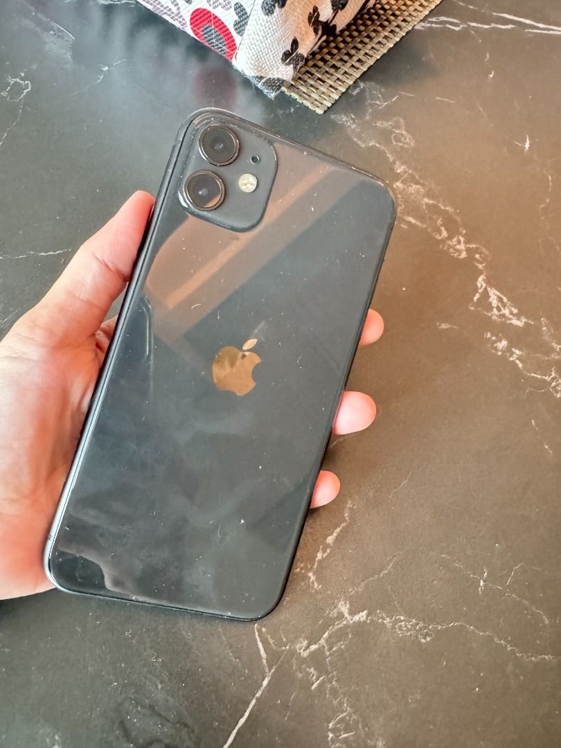 Pre-loved iPhone 11 64GB Black. Unit Only. (Category: iPhone 11 Series) located in Quezon City. Submitted by itskimg (Listing ID 1461666930, Image 2). Description: iPhone 11, 64GB, Black. Reset na and ready for new owner. Battery health is at 79%. Currently has a screen protector. Back is clean with normal signs of use. UNIT ONLY. No box and no charger included. Pero pwede namin isama yung case for free. Pwede Gcash, Cash, Bank transfer. But we'l