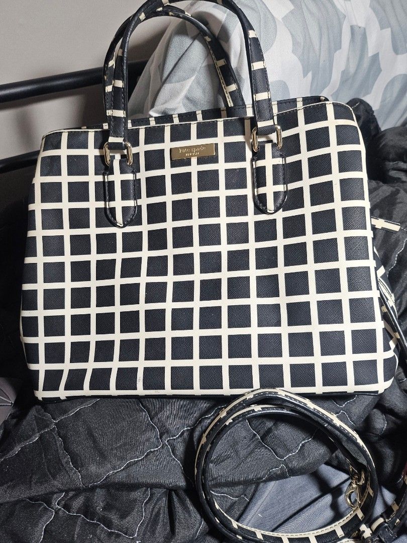 Preloved Kate Spade (Category: Luxury Bags & Wallets) located in Tacloban City. Submitted by re_store23 (Listing ID 1461746279, Image 1). Description: please manage your expectations this is preloved and not brandnew. •Needs cleaning •May papel na dumikit sa may rubber lining, Baka maremove lang. •Maganda pa 😊 •May mga Tag and code na naka holo •Naka Ykk Zip What you see is what you get po..