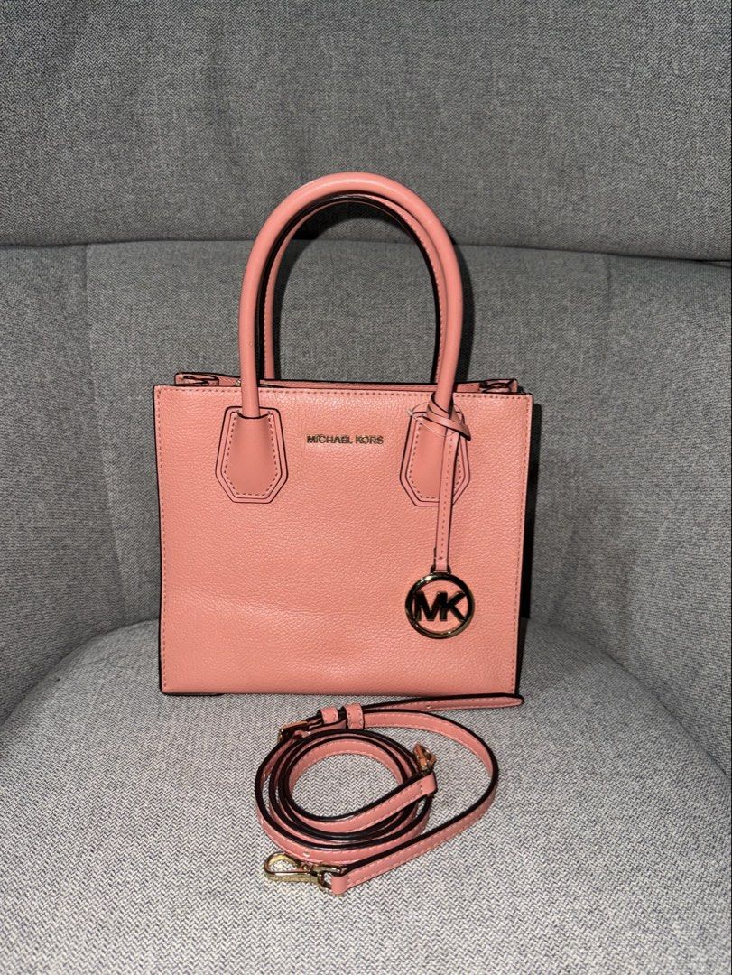 Preloved Michael Kors Mercer (Category: Cross-body Bags) located in Quezon City. Submitted by mickeyyuri_0619 (Listing ID 1461772527, Image 1). Description: Preloved Michael Kors Mercer Medium Pebbled Leather Crossbody Bag ✳️Kindly Read D Rules before buying✳️ 📌Color may vary due to lighting & photography. ✅Payment 1st Basis ❌Strictly No COD ❌Strictly No LBC COD ❌Strictly No Cancellation ❌No reservation ❌NO BOGUS BUYERS ❌NO JOYJOY MINERS ✳️MOP: 