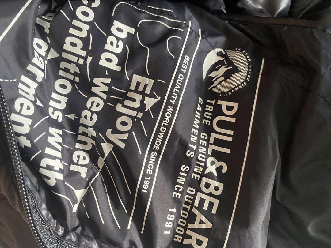 Preloved! Pull & Bear Puff Jacket (Category: Coats, Jackets and Outerwear) located in Kuala Lumpur. Submitted by mp988 (Listing ID 1461645402, Image 1). Description: RM38 (with postage SM) RM40 (with postage SS) Preloved NOT BUNDLE! Pull & Bear Jacket Size S W : 18inch L : 21inch P : 8inch.