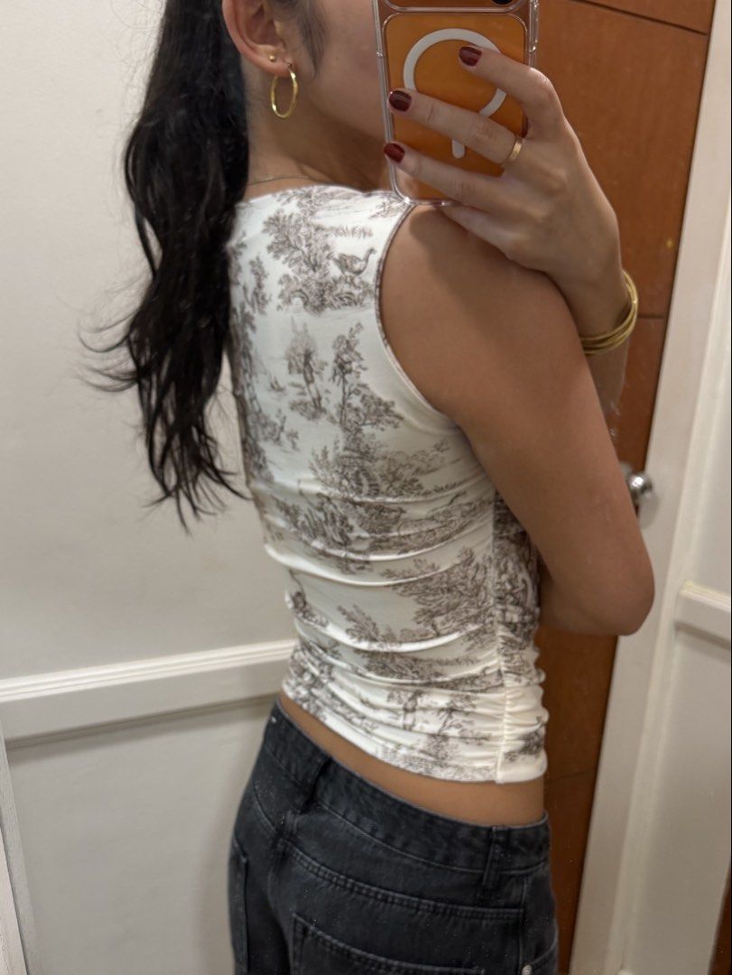Printed Top (Category: Others Tops) located in Manila. Submitted by beysclosett (Listing ID 1461663656, Image 3). Description: - never used - fabric is stretchy & soft - flattering!! .