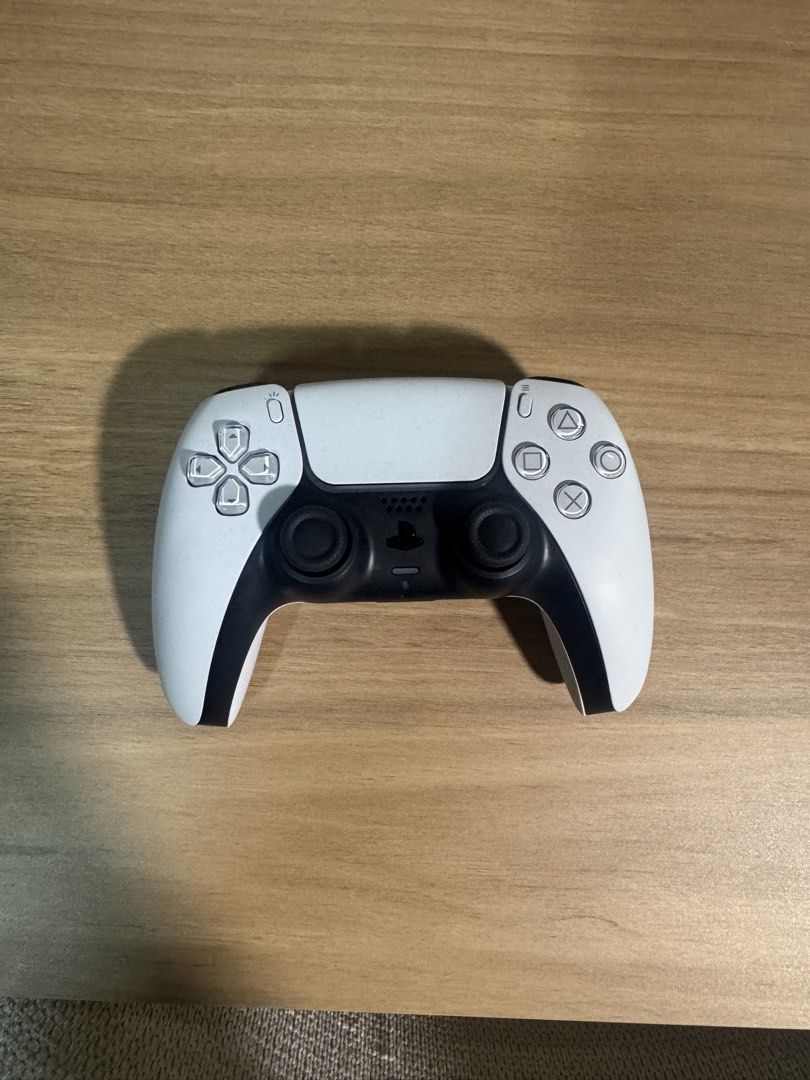 PS5 controller (Category: Controllers) located in Singapore. Submitted by sparo.sg (Listing ID 1461722762, Image 2). Description: I have 2 controllers.