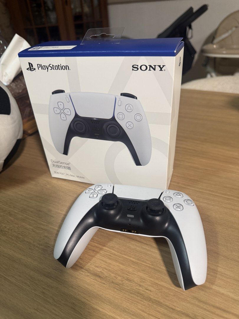 PS5 controller (Category: Controllers) located in Singapore. Submitted by sparo.sg (Listing ID 1461722762, Image 1). Description: I have 2 controllers.
