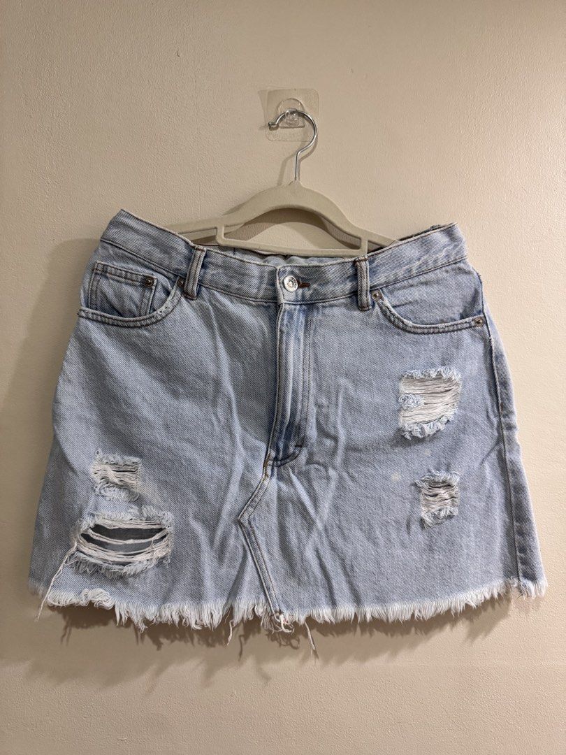 Pull & Bear Light Wash Ripped Denim Mini Skirt (Category: Skirts) located in Paranaque City. Submitted by simplylizzy (Listing ID 1461751424, Image 1). Description: - Light wash denim mini skirt - Brand: Pull & Bear - 28-30 waistline ✅ As described and shown in photos. Please review all photos and the description before offering. Feel free to ask for more photos or details, happy to send. All sales are final..