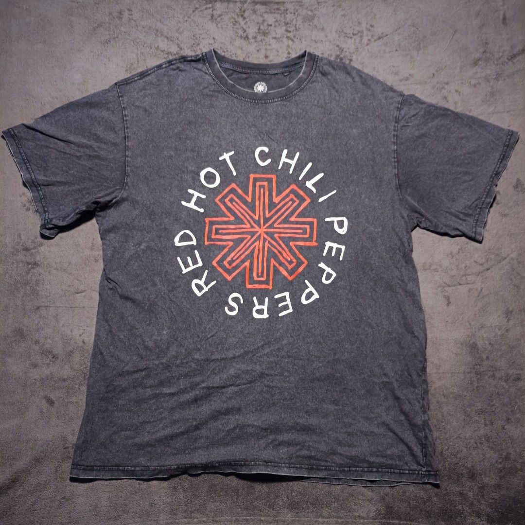 Pull & Bear Red Hot Chili Peppers Graphic T-Shirt (Category: Tshirts & Polo Shirts ) located in Manila. Submitted by nye.seller (Listing ID 1461733973, Image 1). Description: 25x32.5 Large no issue pm📩.