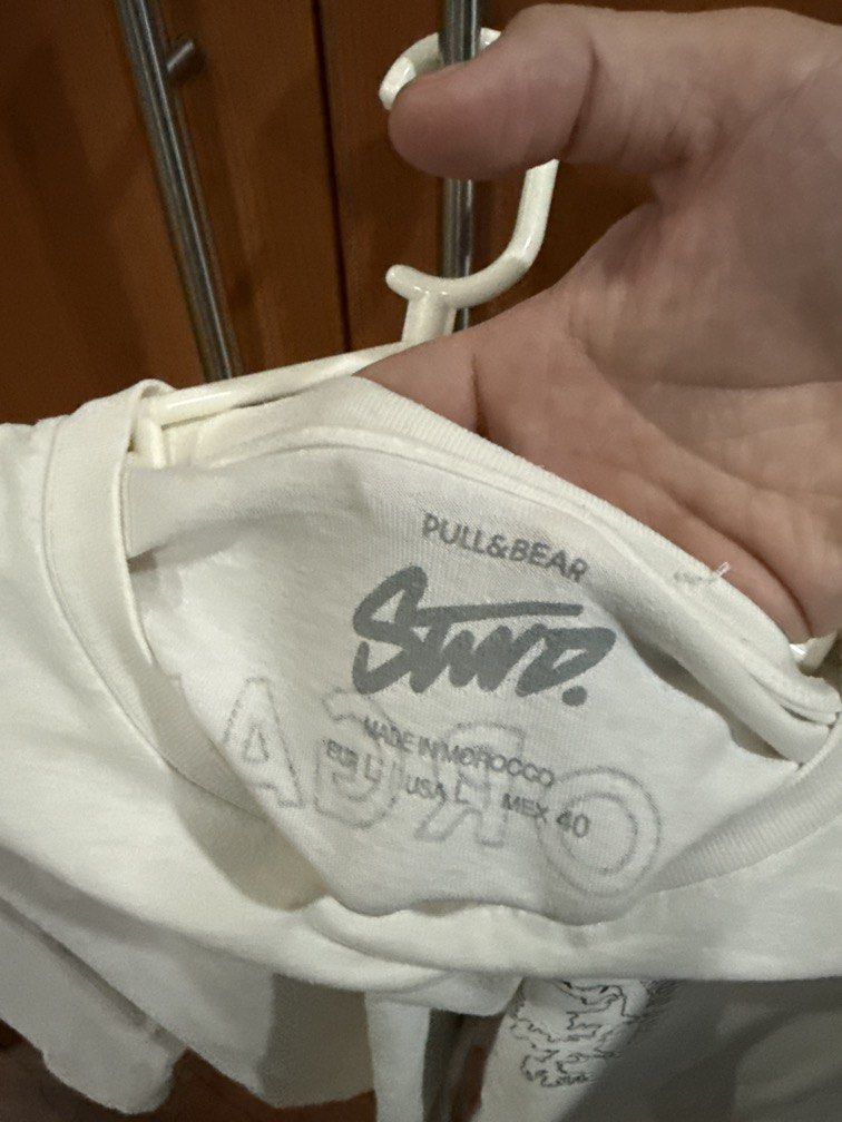 Pull and Bear White Print Longsleeves Shirt (Category: Tshirts & Polo Shirts ) located in Quezon City. Submitted by skys_store (Listing ID 1461682236, Image 2). Description: Has unnoticeable stains but still good.