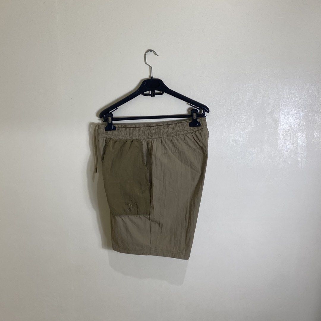 Puma Beige Cargo Shorts Size L (Category: Shorts) located in Cebu City. Submitted by theloose.thread (Listing ID 1461781217, Image 2). Description: - Brand: Puma - Color: Beige - Size: L - Features: Drawstring waist, multiple pockets - Origin: Made in Vietnam - Ideal for: Casual wear, sports activities.