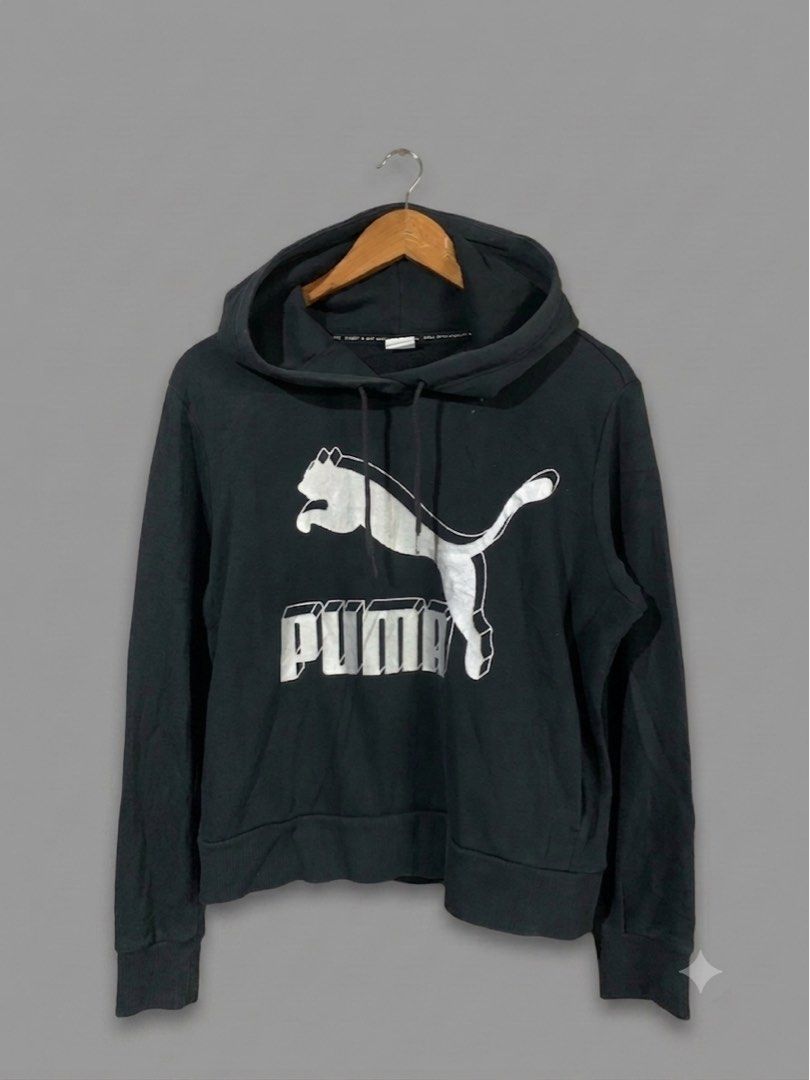 Puma Black Hoodie (Category: Coats, Jackets and Outerwear) located in Paranaque City. Submitted by thrift_in_the_hoods (Listing ID 1461782393, Image 1). Description: Dimes: 22x23 Size: small Issue: None .