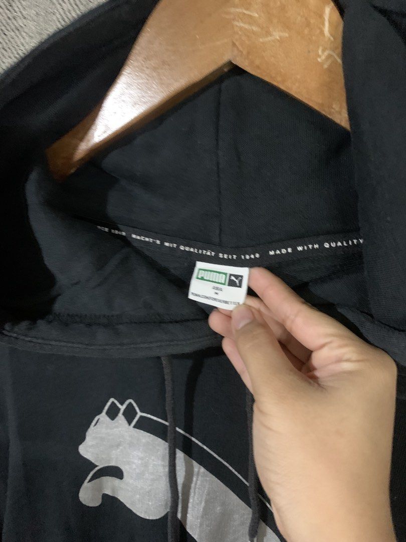 Puma Black Hoodie (Category: Coats, Jackets and Outerwear) located in Paranaque City. Submitted by thrift_in_the_hoods (Listing ID 1461782393, Image 2). Description: Dimes: 22x23 Size: small Issue: None .