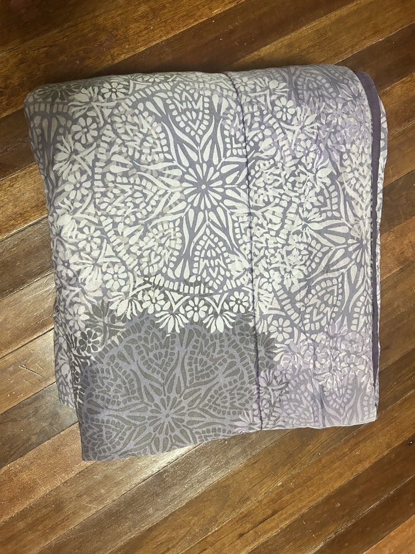 Purple and White Mandala Pattern Quilt (Category: Bedding & Towels) located in Paranaque City. Submitted by pyassszzzi (Listing ID 1461739875, Image 1). Description: - Gorgeous folded quilt featuring a stunning mandala and floral design. - Elegant color palette of purple and white. - Crafted from soft, comfortable fabric for ultimate coziness. - Versatile use: ideal as a bedspread or a stylish decorative throw. - Approximate dimensions: queen siz