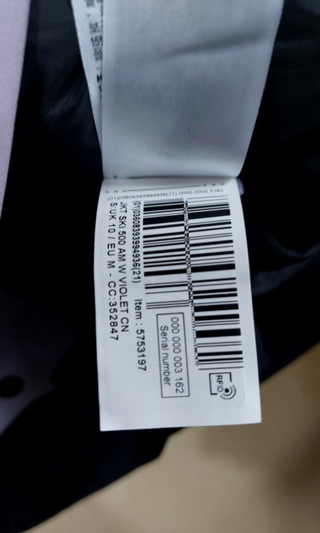 QUECHUA MH500 Size: M (Category: Coats, Jackets and Outerwear) located in Manila. Submitted by bien_greatgoods (Listing ID 1461599527, Image 3). Description: ORIG PRICE: 5490‼️ Perfect for Mt. Pulag Waterproof & Cold weather Recco collab.