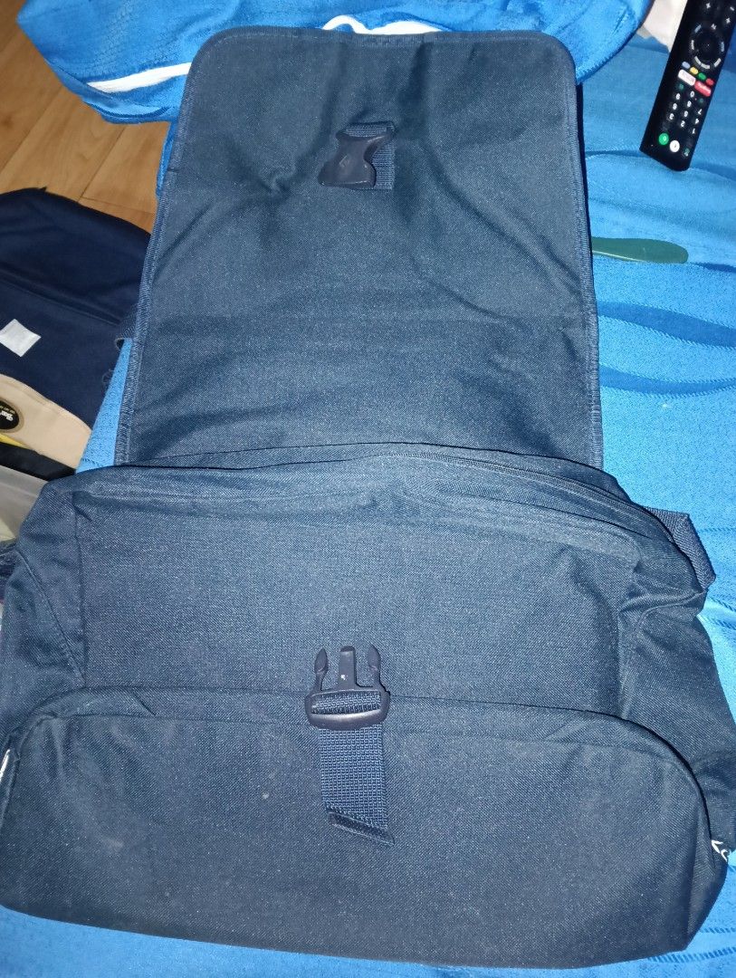 RAEBOK Navy Blue Messenger/ Shoulder/ Laptop Bag (Category: Sling Bags) located in Taguig. Submitted by iamyou_beepbop (Listing ID 1461664156, Image 2). Description: ❗ NEEDS WASHING ❗ - You can ask for additional pics or even a video to see the bags condition more clearly. Reason for selling: Decluttering and needing extra funds for academic needs. MOD 🚗: LALAMOVE (ONLY) extra tags: #school bag #computer bag #messenger bag #y2k bag #shoulder bag