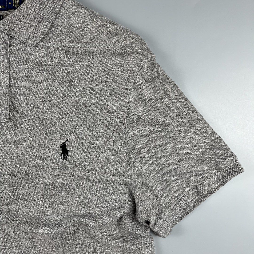 Ralph Lauren Heather Gray Polo (Category: Activewear) located in Los Banos. Submitted by 4030.archives. (Listing ID 1461760044, Image 2). Description: Rälph Läuren Heather Gray Polo 1500 Pesos Medium Length : 29 inches Width : 19 inches Good as new.