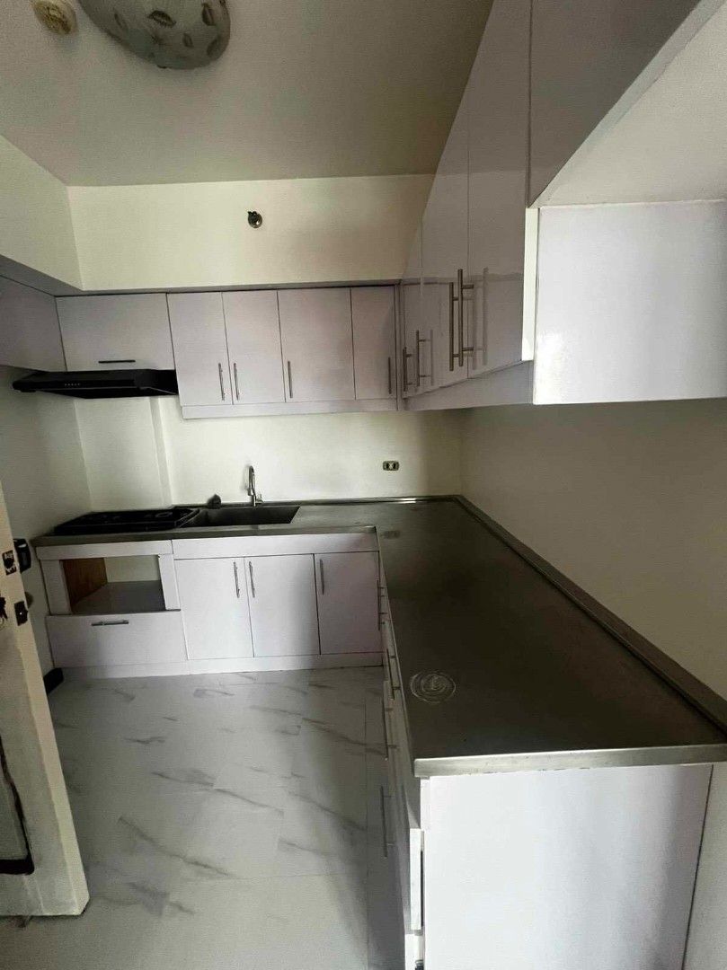 RAYA GARDENS MERVILLE (Category: Apartments & Condos) located in Paranaque City. Submitted by barcelonarialeth (Listing ID 1461571629, Image 1). Description: 🏢 FOR RENT | 2BR Condo Unit – Raya Garden, Merville, Parañaque ✨ 69 sqm | 2 Bedrooms | ₱30,000/month Looking for a spacious, convenient, and move-in-ready home near the airport and Makati? This 2BR condo unit at Raya Garden, Merville, Parañaque is available for long-term lease. 🏩 Unit Feat