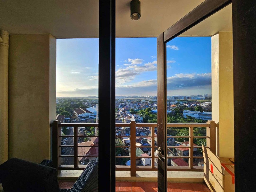 RAYA GARDENS MERVILLE (Category: Apartments & Condos) located in Paranaque City. Submitted by barcelonarialeth (Listing ID 1461571629, Image 3). Description: 🏢 FOR RENT | 2BR Condo Unit – Raya Garden, Merville, Parañaque ✨ 69 sqm | 2 Bedrooms | ₱30,000/month Looking for a spacious, convenient, and move-in-ready home near the airport and Makati? This 2BR condo unit at Raya Garden, Merville, Parañaque is available for long-term lease. 🏩 Unit Feat