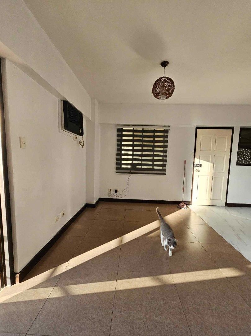 RAYA GARDENS MERVILLE (Category: Apartments & Condos) located in Paranaque City. Submitted by barcelonarialeth (Listing ID 1461571629, Image 2). Description: 🏢 FOR RENT | 2BR Condo Unit – Raya Garden, Merville, Parañaque ✨ 69 sqm | 2 Bedrooms | ₱30,000/month Looking for a spacious, convenient, and move-in-ready home near the airport and Makati? This 2BR condo unit at Raya Garden, Merville, Parañaque is available for long-term lease. 🏩 Unit Feat