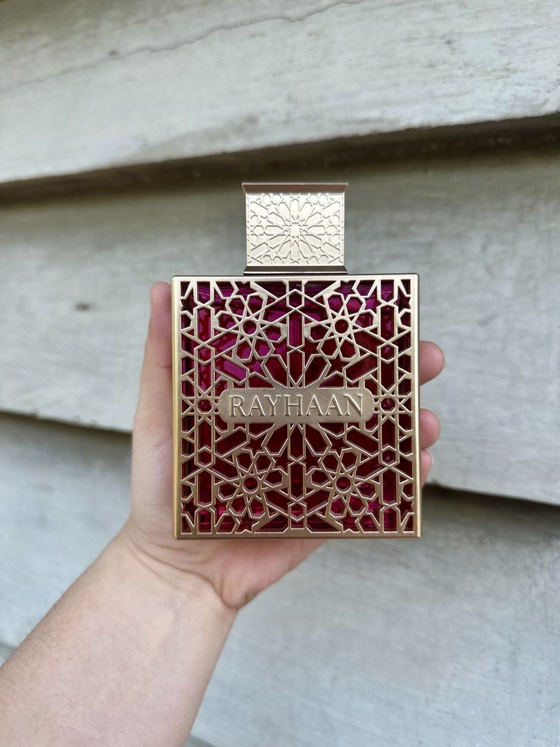Rayhaan Kiss Eau de Parfum 100ml (Category: Fragrance & Deodorants) located in Navotas City. Submitted by japanpasabuybyjf (Listing ID 1461584362, Image 1). Description: - Rayhaan Kiss Eau de Parfum - Size: 100ml - Exquisite gold cage bottle design with vibrant pink liquid - Fragrance Notes: Oud, Coumarin, Rose - Origin: Made in UAE - Ideal for gifting or personal indulgence.