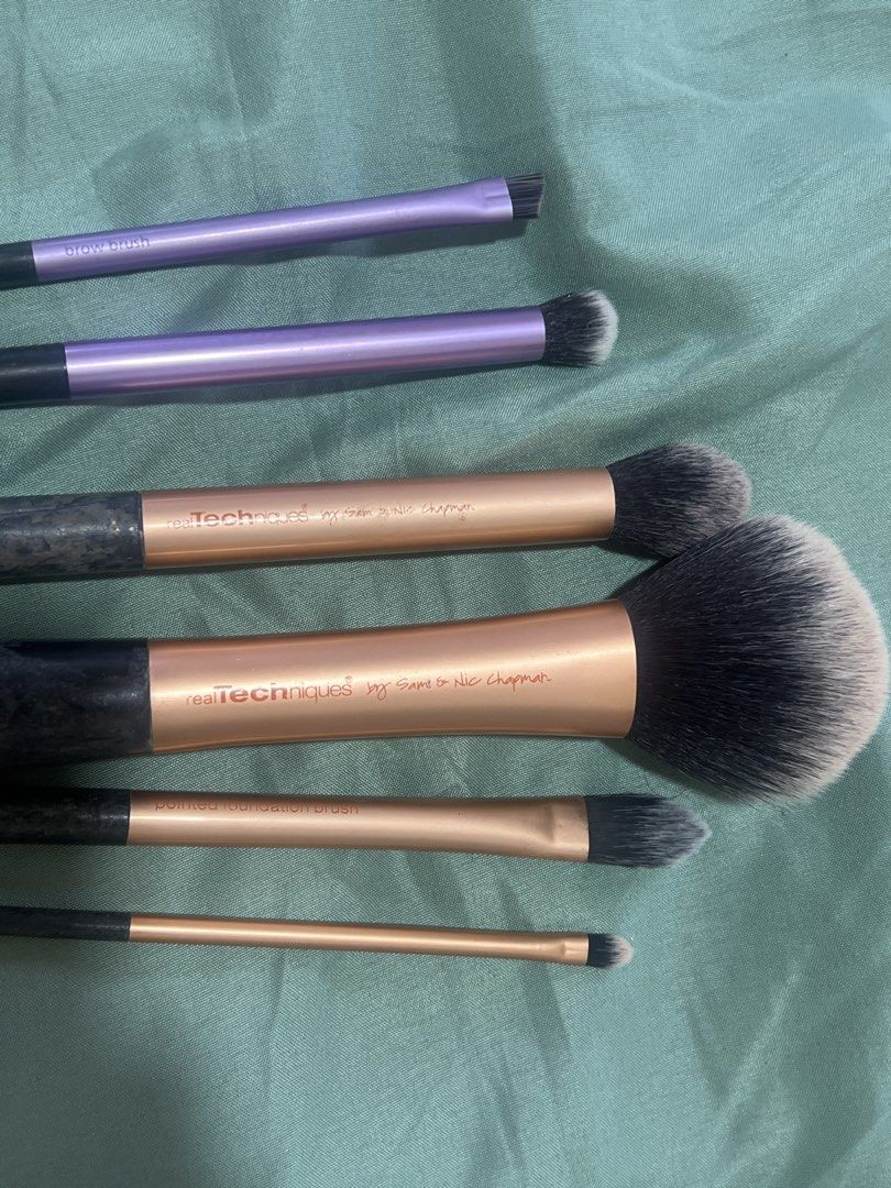 Real Techniques Makeup Brush Set (Mixed/Incomplete set) (Category: Makeup) located in Manila. Submitted by decluttermnlmd (Listing ID 1461617640, Image 1). Description: - Set of Real Techniques makeup brushes - Includes: Brow brush, Pointed foundation brush, Large powder brush, Smaller blending brush - Stylish rose gold and purple handles - Ideal for everyday makeup application - Will be sanitized prior to shipment - Incomplete sets from Sam & Ni