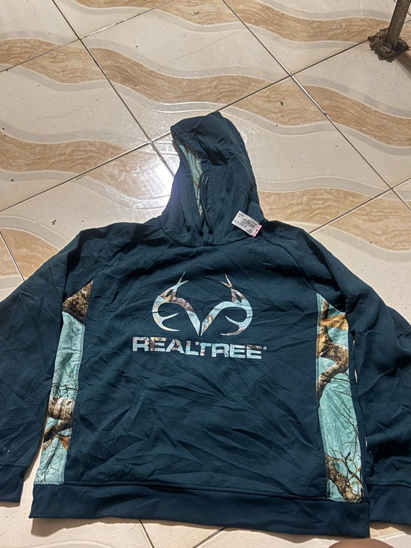 Realtree Camo Hoodie (Category: Coats, Jackets and Outerwear) located in Caloocan City. Submitted by thriftnimoi (Listing ID 1461726777, Image 1). Description: - Classic Realtree camouflage hoodie - Features iconic Realtree logo on the front - Comfortable and stylish for everyday wear - Ideal for outdoor enthusiasts and nature lovers - Adjustable drawstring hood for a personalized fit - Ribbed cuffs and hem ensure a snug and secure feel.