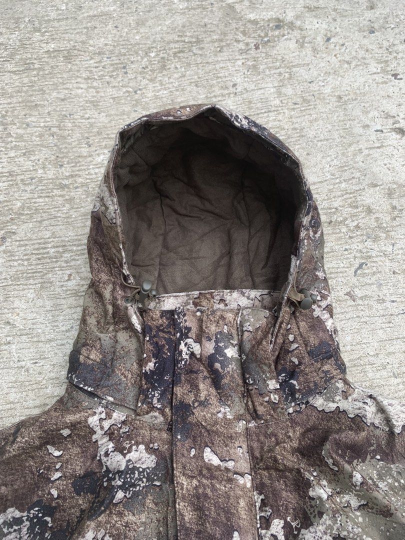 RED HEAD BRAND CO. Bass Pro Shops (Category: Coats, Jackets and Outerwear) located in Manila. Submitted by auditorlyl66124 (Listing ID 1461747435, Image 3). Description: RED HEAD BRAND CO. - “Since 1856” with the redhead duck logo. This is Bass Pro Shops’ Dimes:26.5 - 31 Hood: Attached, adjustable Front: Full zip with storm flap Pockets: 2 large lower cargo flap pockets, 1 chest zip pocket Cuffs: Velcro adjustable tabs Side panels: Solid grey for