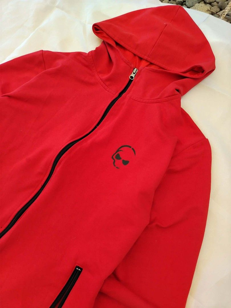 Red Zip-Up Hoodie with Skull Logo (Category: Hoodies) located in Manila. Submitted by vestrathrift (Listing ID 1461748033, Image 3). Description: 𝗥𝗔𝗡𝗗𝗢𝗠 𝗥𝗘𝗗 𝗪𝗜𝗡𝗗𝗕𝗥𝗘𝗔𝗞𝗘𝗥 𝗝𝗔𝗖𝗞𝗘𝗧 (𝗥𝗘𝗗) 𝗠𝗜𝗡𝗘: ₱𝟭𝟵𝟵 + 𝗦𝗛𝗜𝗣𝗣𝗜𝗡𝗚 𝗙𝗘𝗘 ━━━━━━━━━━━━━━━━ 𝗠𝗘𝗔𝗦𝗨𝗥𝗘𝗠𝗘𝗡𝗧𝗦 𝗦𝗜𝗭𝗘: MEDIUM 𝗟𝗘𝗡𝗚𝗧𝗛: 22 𝗪𝗜𝗗𝗧𝗛: 18 𝗙𝗜𝗧: 𝗖𝗛𝗘𝗖𝗞 𝗠𝗘𝗔𝗦𝗨𝗥𝗘𝗠𝗘𝗡𝗧𝗦 𝗖𝗢𝗡𝗗𝗜𝗧𝗜𝗢𝗡: 𝟴/𝟭𝟬 ━━━━━━━━━━━━━━━━ 𝗗𝗘𝗧𝗔𝗜𝗟𝗦: