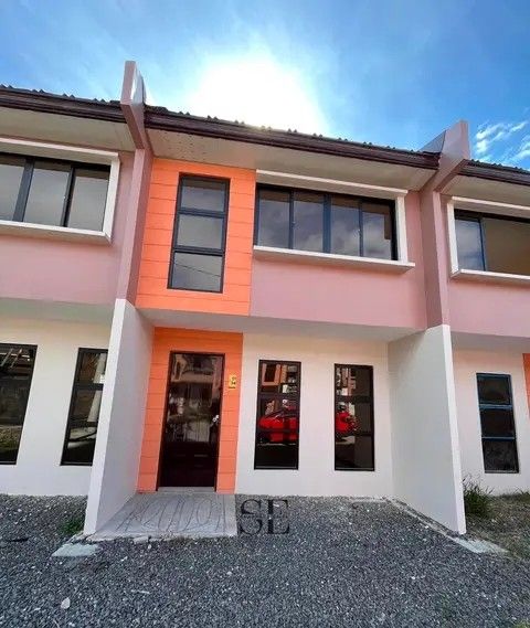 Rent to own (Category: House & Lot) located in Manila. Submitted by ms_jane1226 (Listing ID 1461731657, Image 1). Description: 5k cashout no downpayment , up&down with car parking , and pet friendly message me for more details Thankyou!💌🩷.