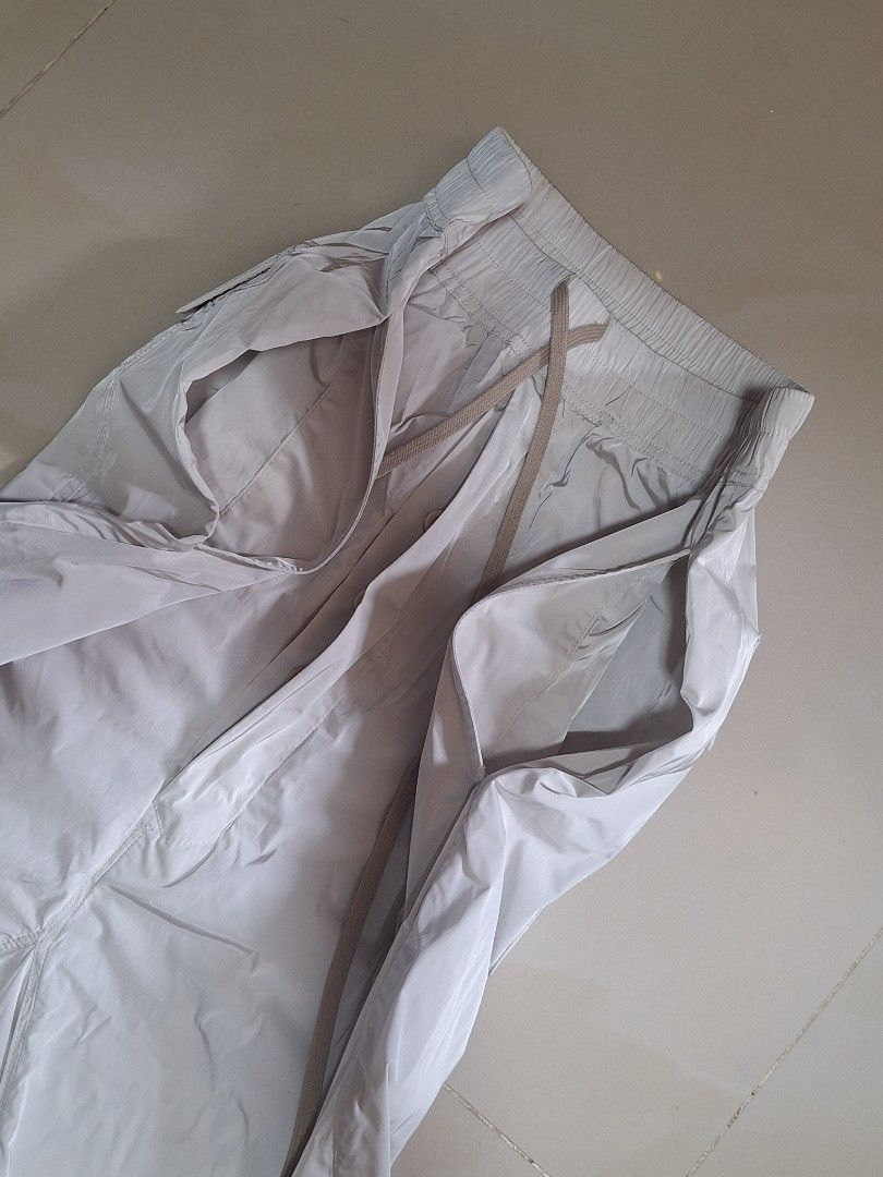 Rick Owens / Walrus S/S 17 Drawstring Shorts ( Authentic ) (Category: Shorts) located in Cebu City. Submitted by thehiddengemsbykid (Listing ID 1461709275, Image 3). Description: Rick Owens Walrus S/S 17 Collection Color: Light Grey Material: 100% Polyester Features: Elasticated waistband with drawstring, button fly closure Origin: Made in Italy Size : 36 Waist - 28 up to 36 max Length - 25 Leg Opening - 9.5 Like new / Condition No issues 20,000 