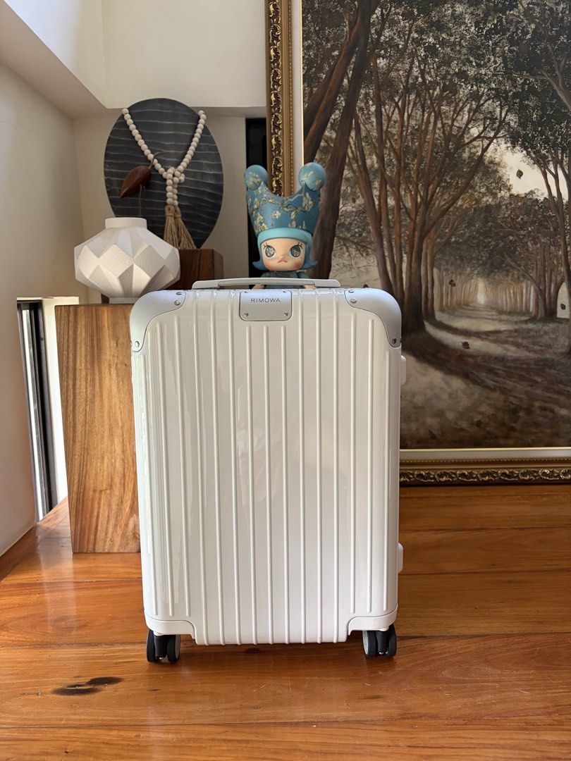 Rimowa Classic Cabin Luggage (Category: Luggage) located in Pasig City. Submitted by chamoisee (Listing ID 1461582840, Image 1). Description: Rimowa Classic Cabin Luggage medium sized scuffs from travel (used once) purchased in europe DM FOR MORE DETAILS AND FASTER TRANSACTION 📩.