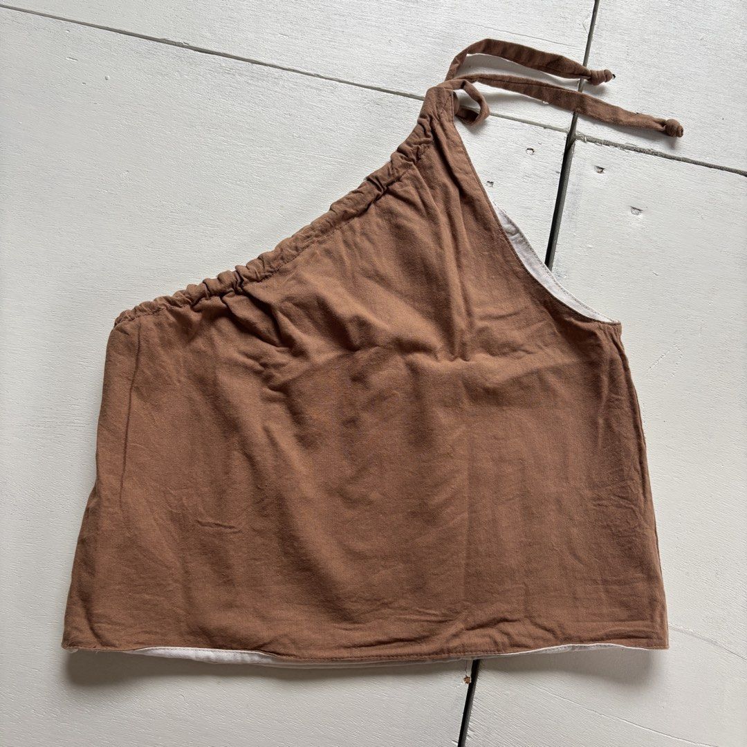 Riversible top (Category: Sleeveless) located in Pasig City. Submitted by katrina_angela_teng (Listing ID 1461576202, Image 1). Description: Brand new but washed Never worn Size xs-medium frame No issue .