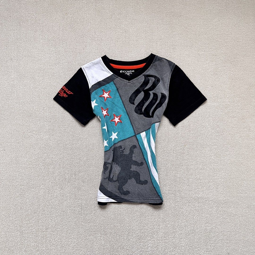 rocawear graphic print babytee top (Category: Shirts) located in Limay. Submitted by budolfindsrawrawr (Listing ID 1461586235, Image 1). Description: roc4wear graphic print babytee top - fits xs/s l20 b28-31 - faded velvet to its “RW” print.